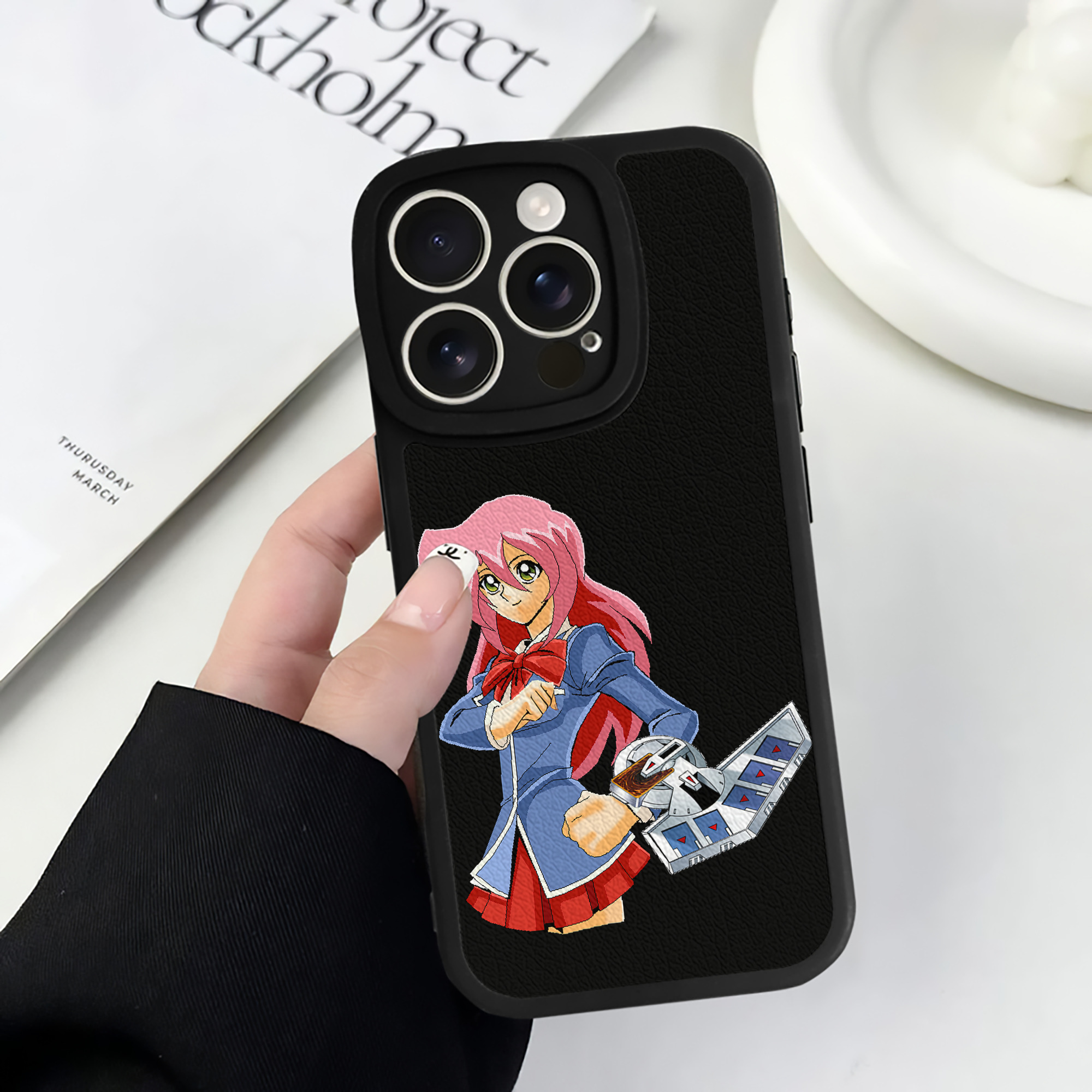 （画像用） 遊☆戯☆王 Yu-Gi-Oh! 【iPhone 16シリーズ対応】シリコンスマホケース（レザー調） 材質：シリコン